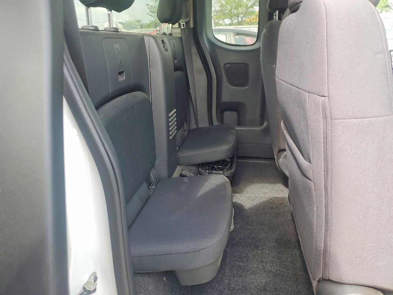 Nissan Frontier S
