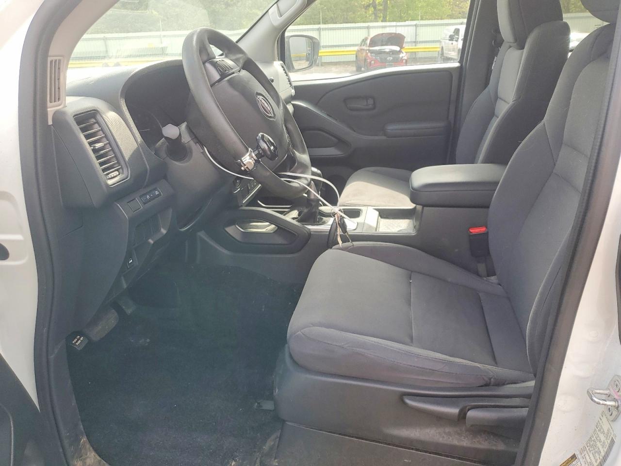 Nissan Frontier S