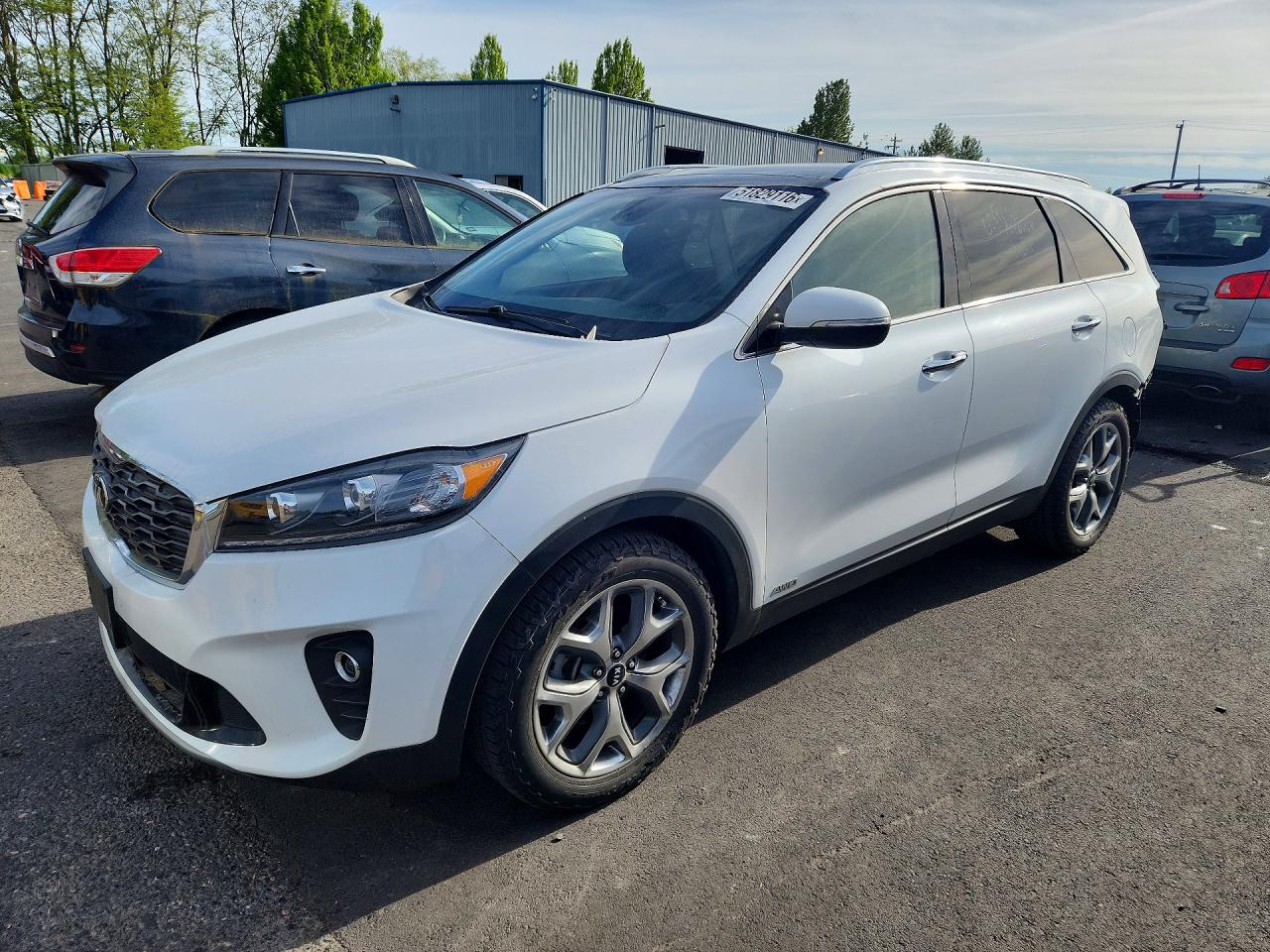 Salvage Kia Sorento Image