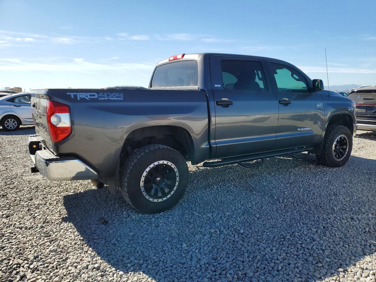 Toyota Tundra Crewmax Sr5