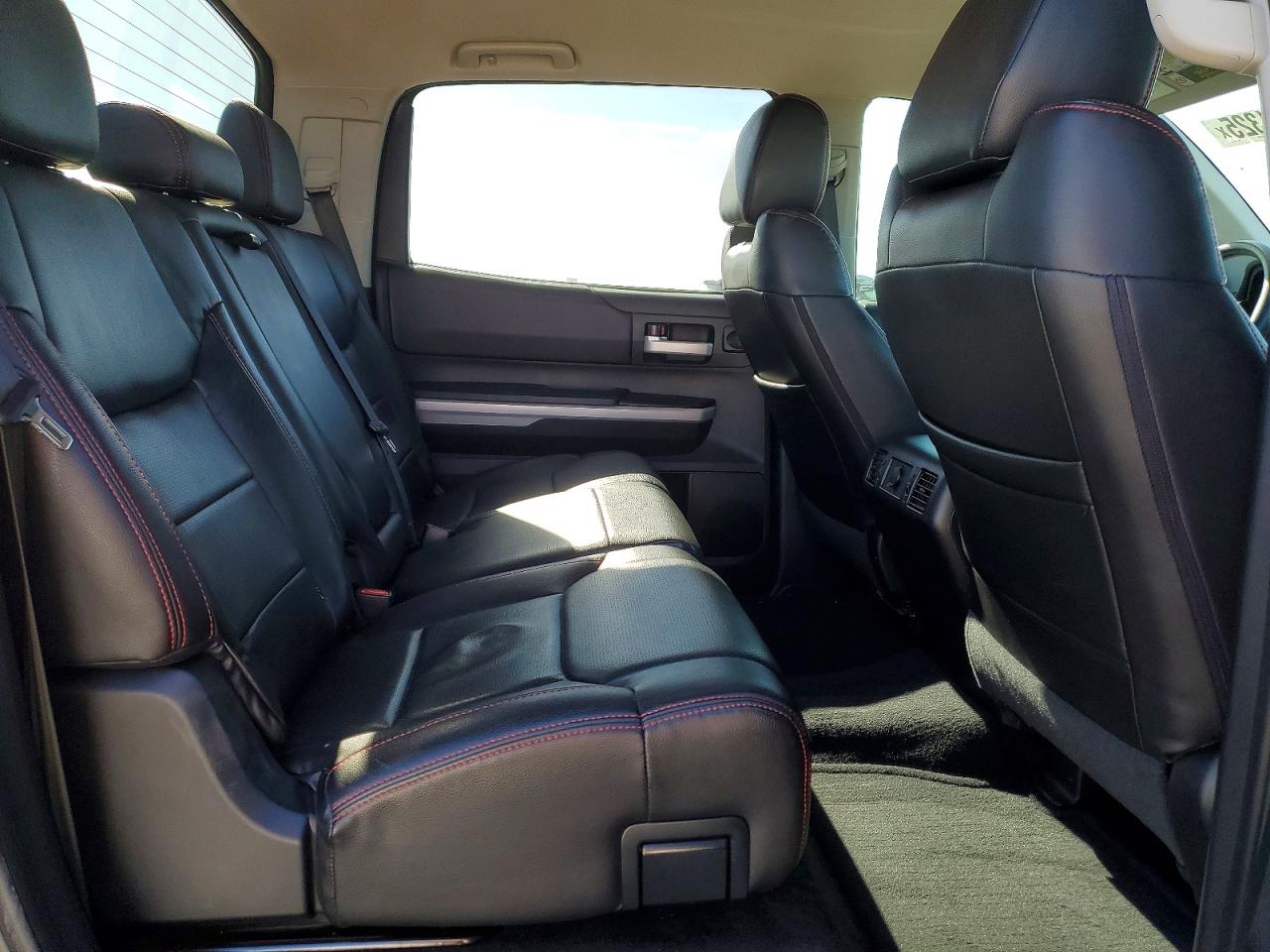 Toyota Tundra Crewmax Sr5