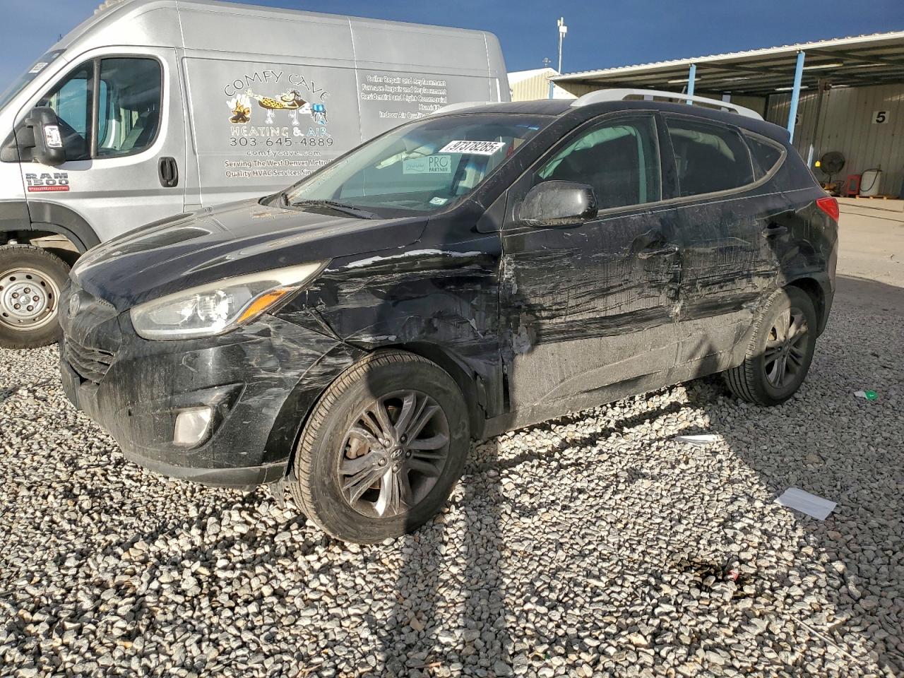 Salvage Hyundai TUCSON Image