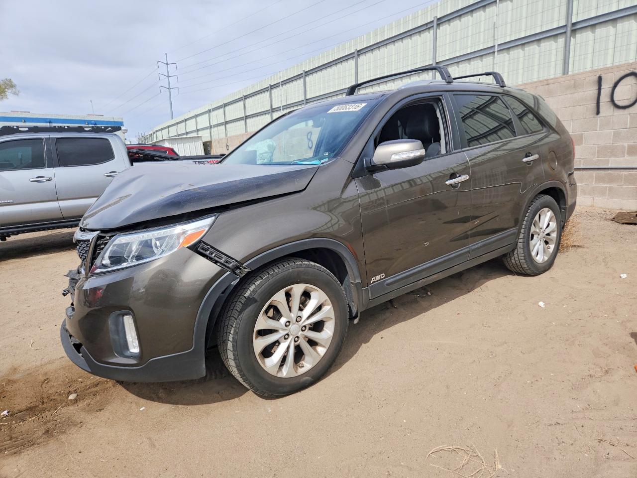Salvage Kia Sorento Image