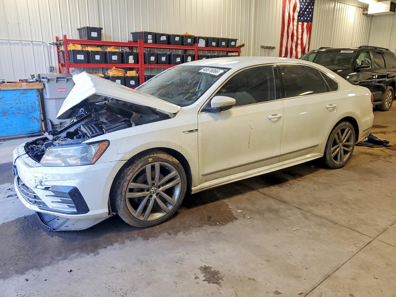 Salvage Volkswagen Passat Image