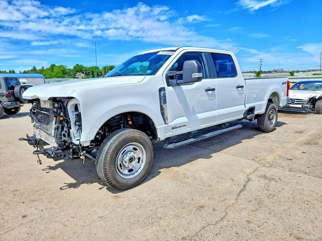 Salvage Ford F-350 Image