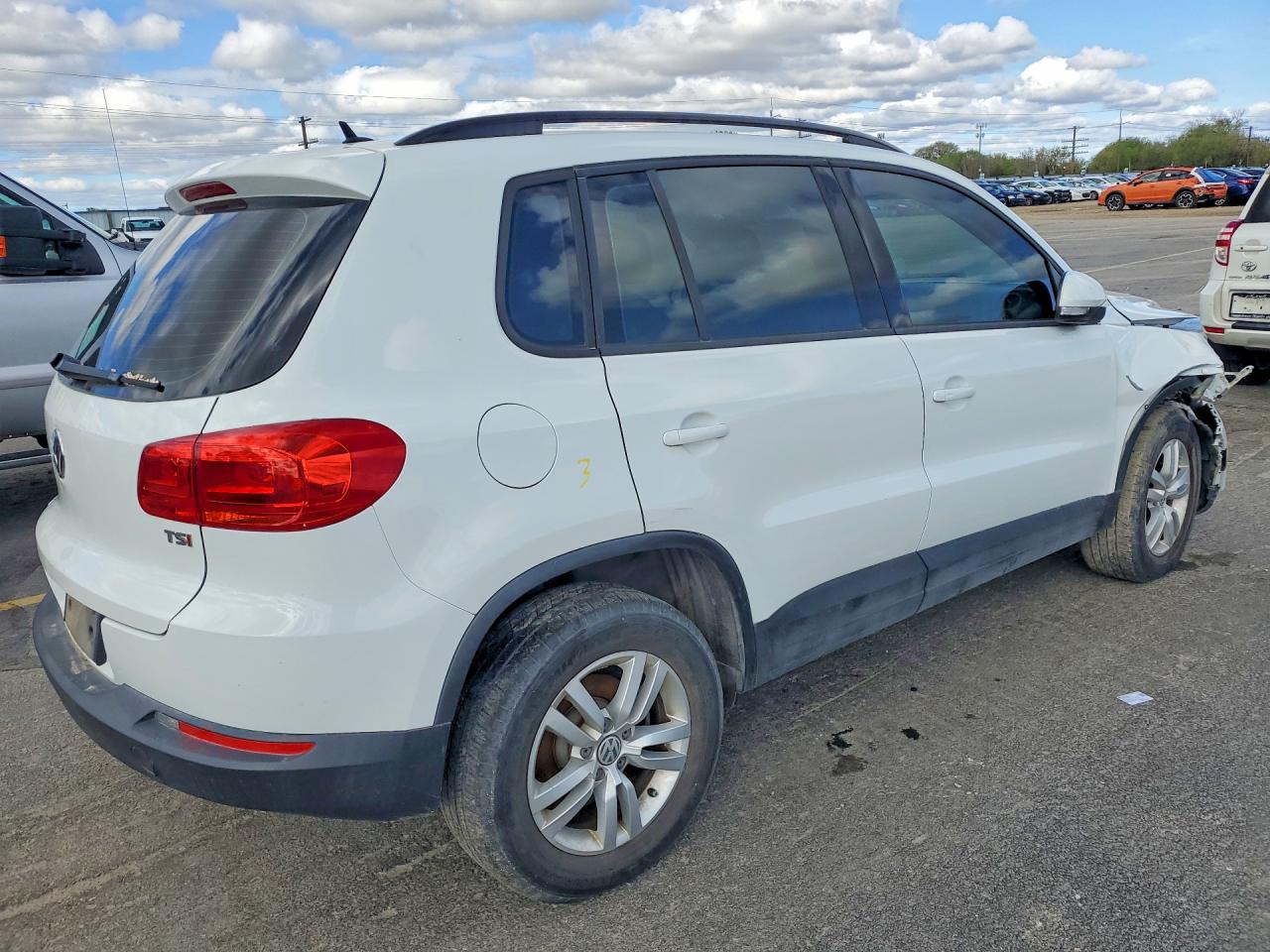Volkswagen Tiguan S