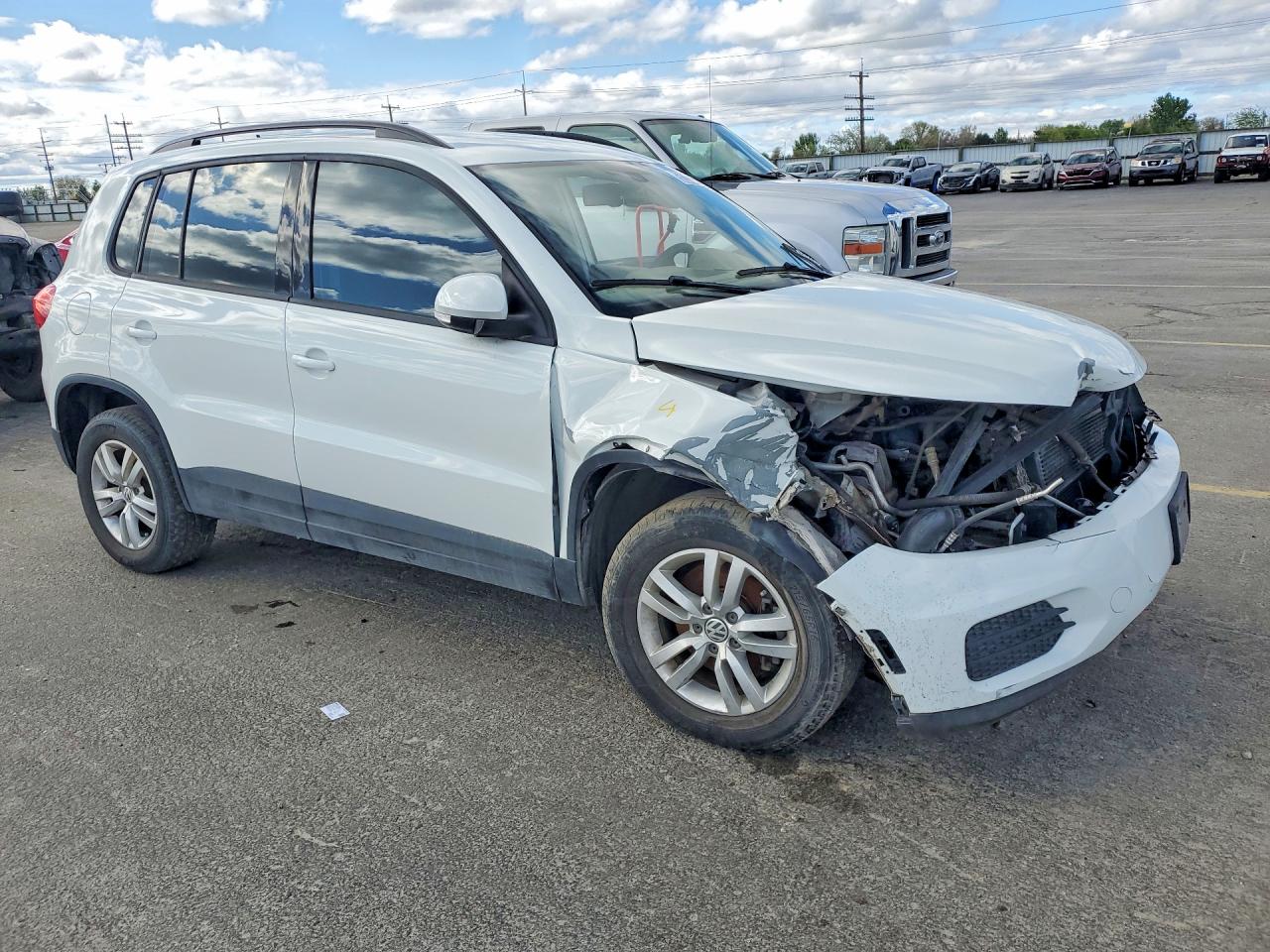 Volkswagen Tiguan S