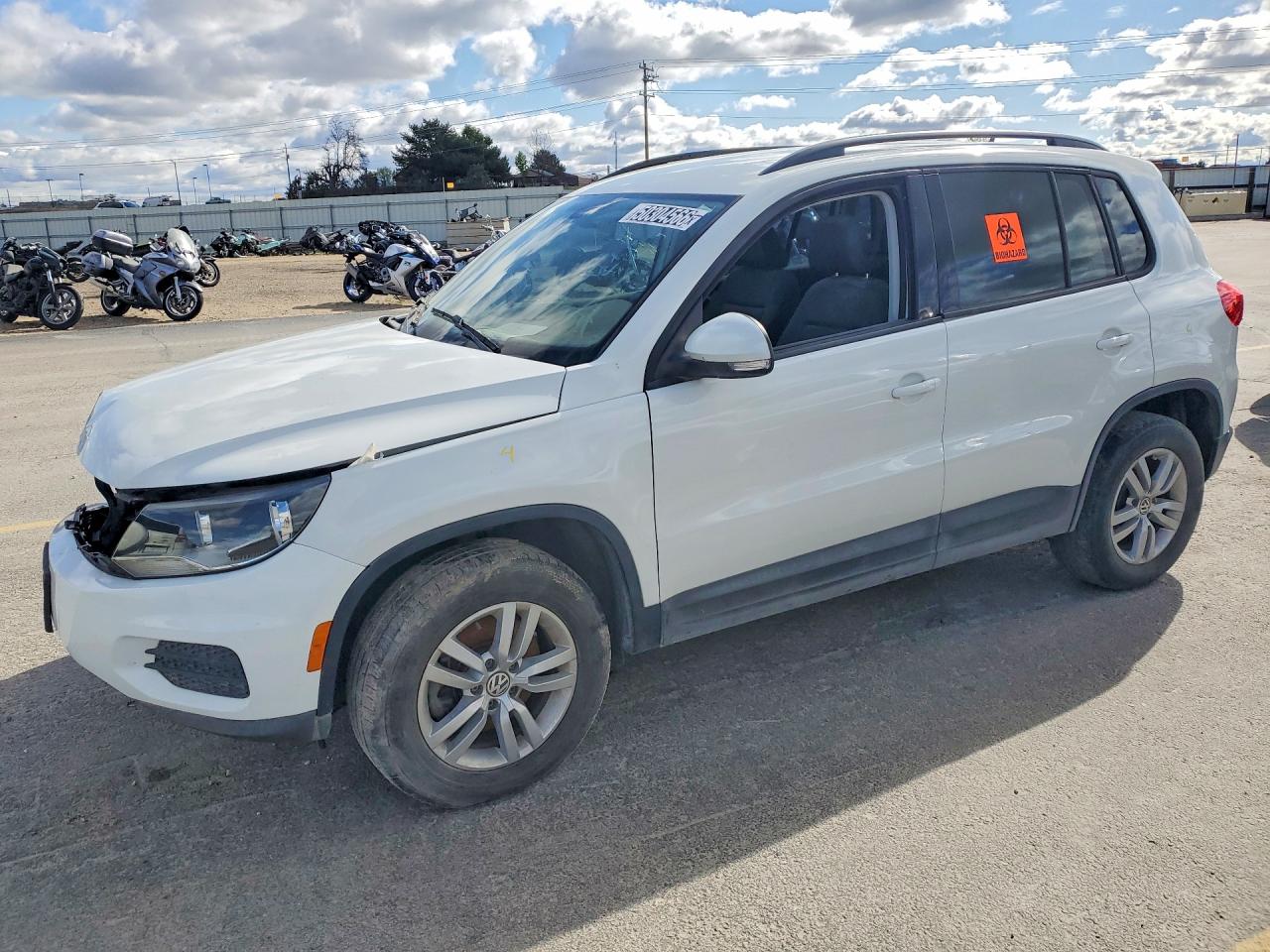 Salvage Volkswagen Tiguan Image