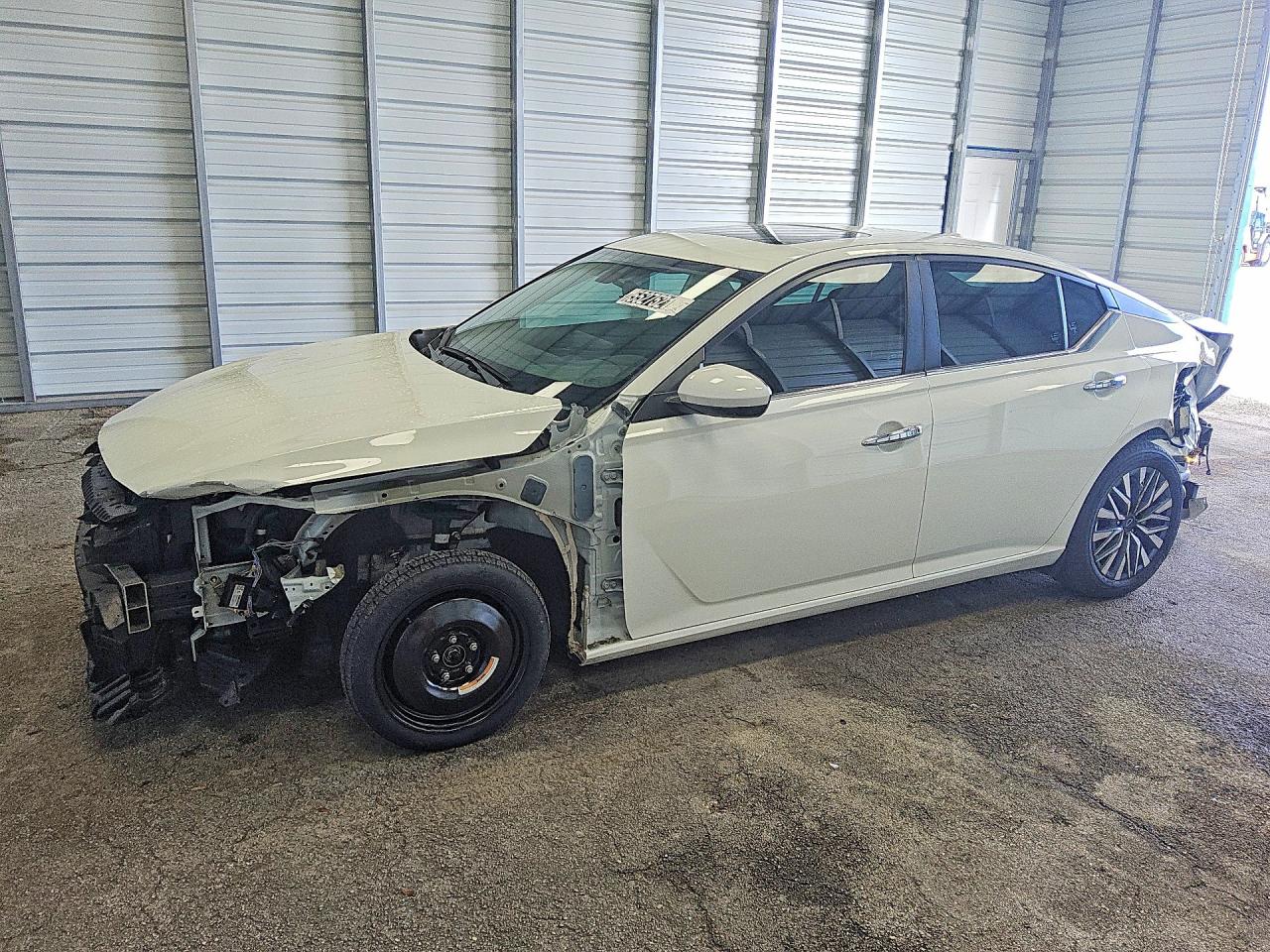 Salvage Nissan Altima Image