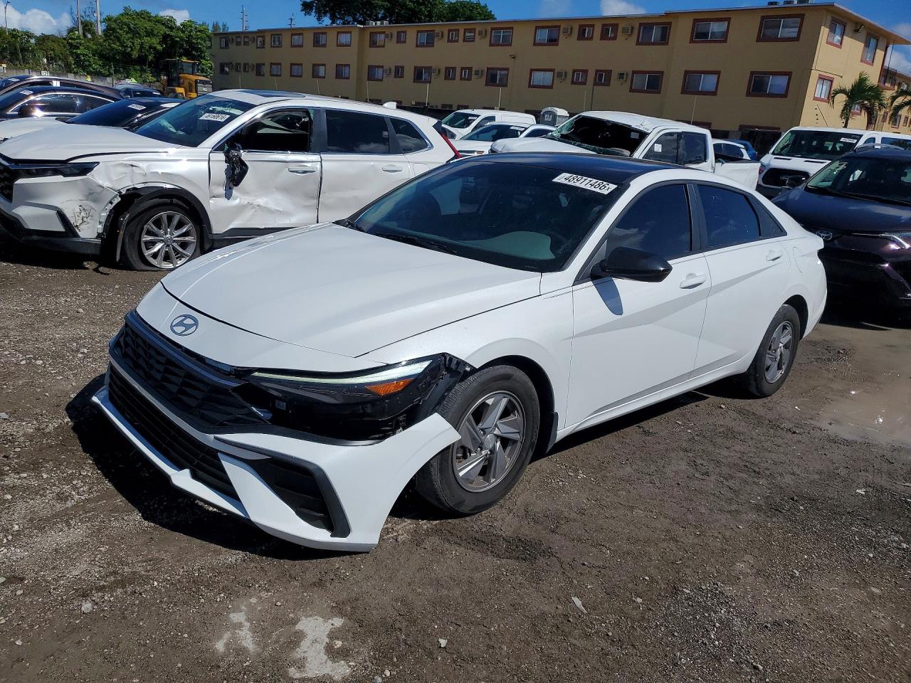Salvage Hyundai ELANTRA Image