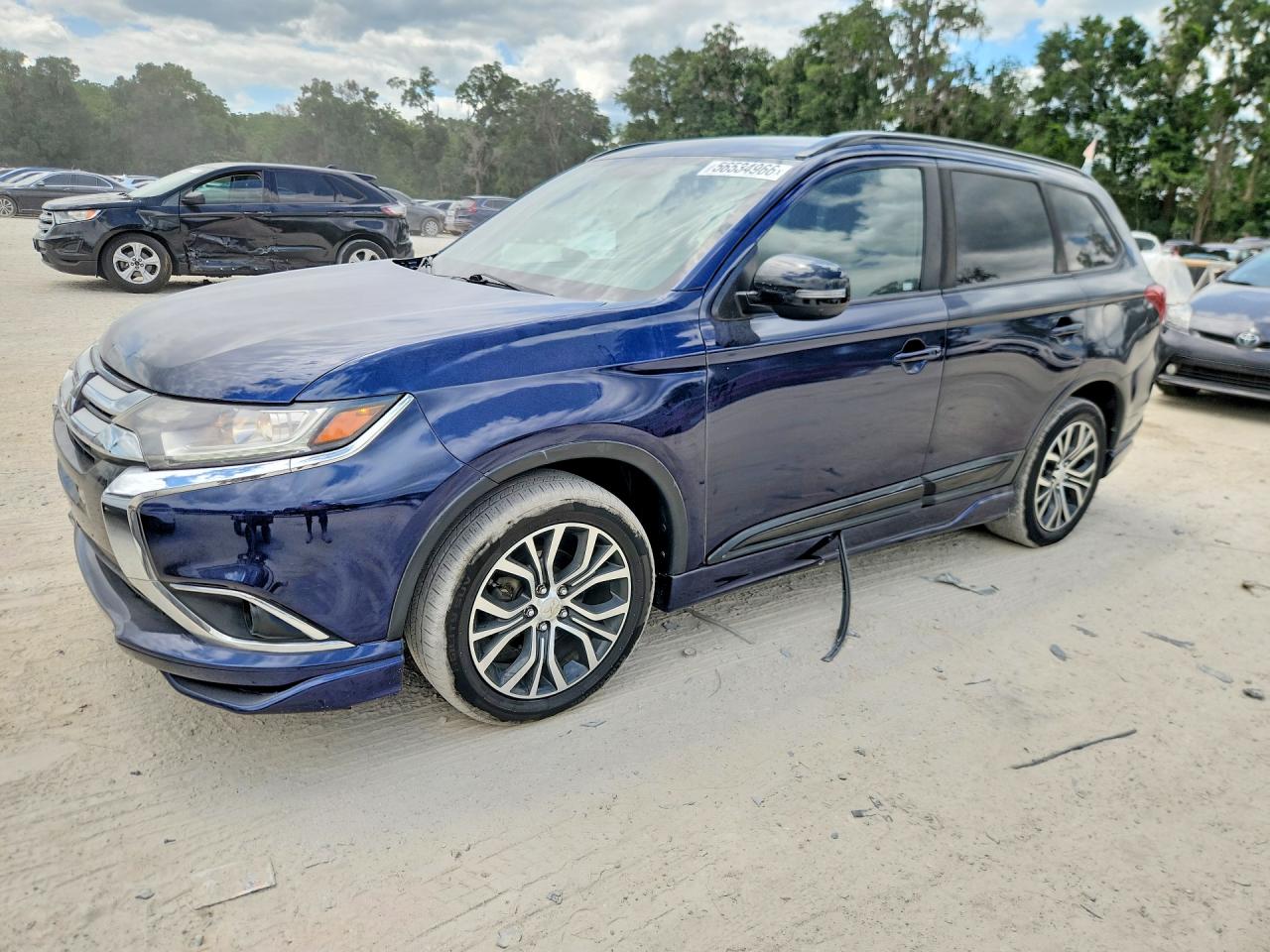 Salvage Mitsubishi Outlander Image