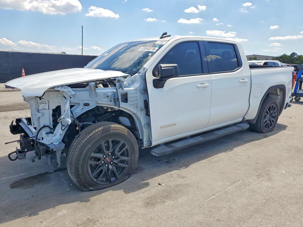 Salvage GMC Sierra Image