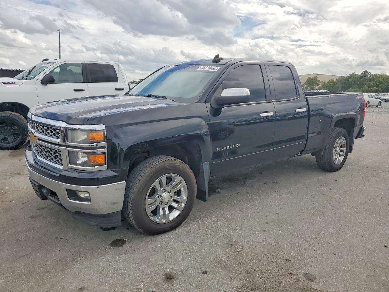 Salvage Chevrolet Silverado Image