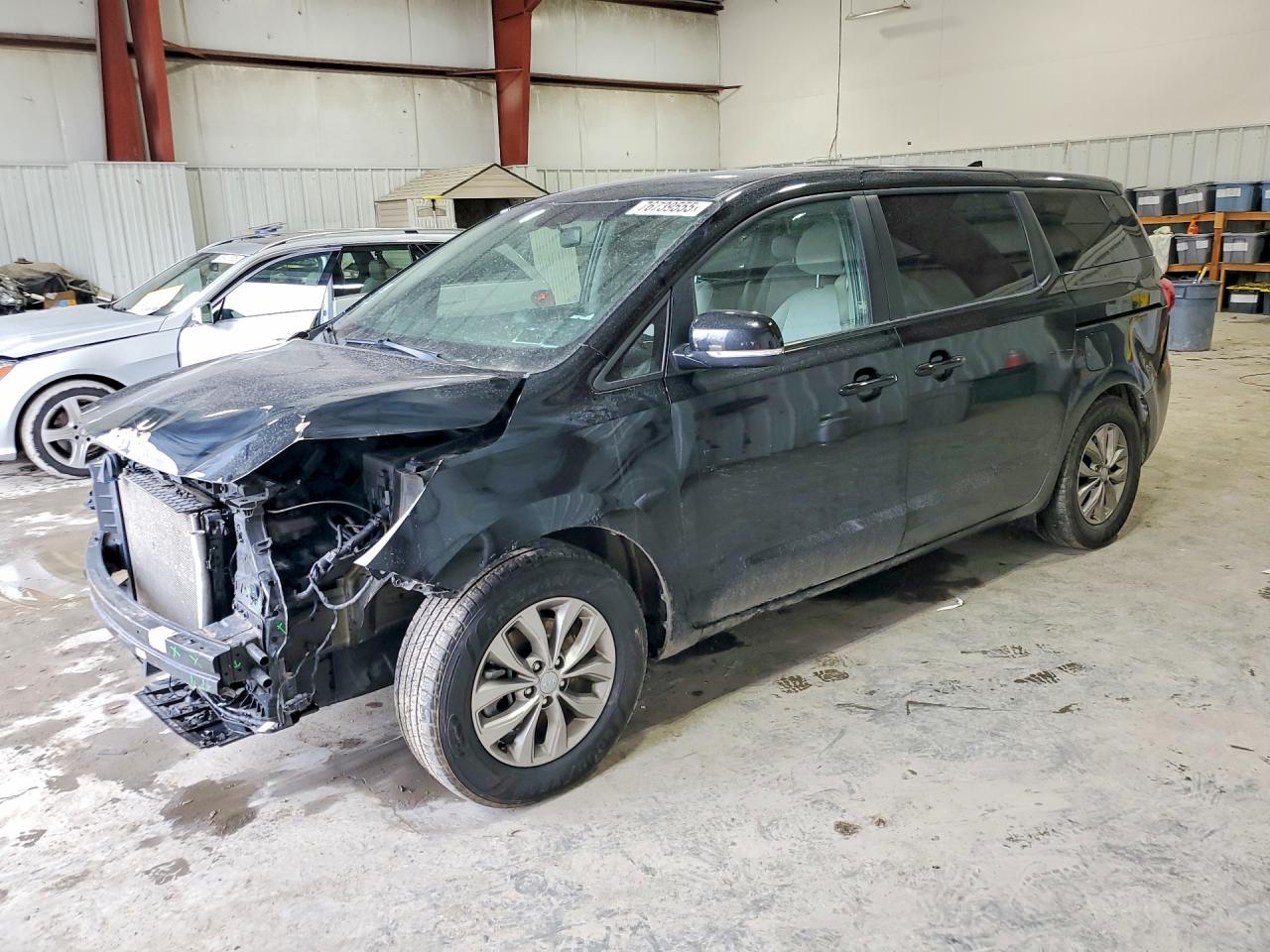 Salvage Kia Sedona Image