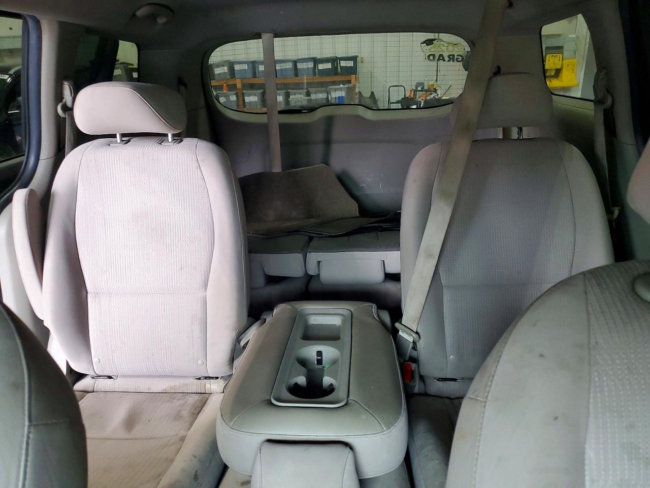 Kia Sedona Lx