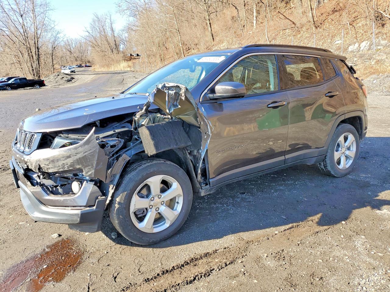 Salvage Jeep Compass Image