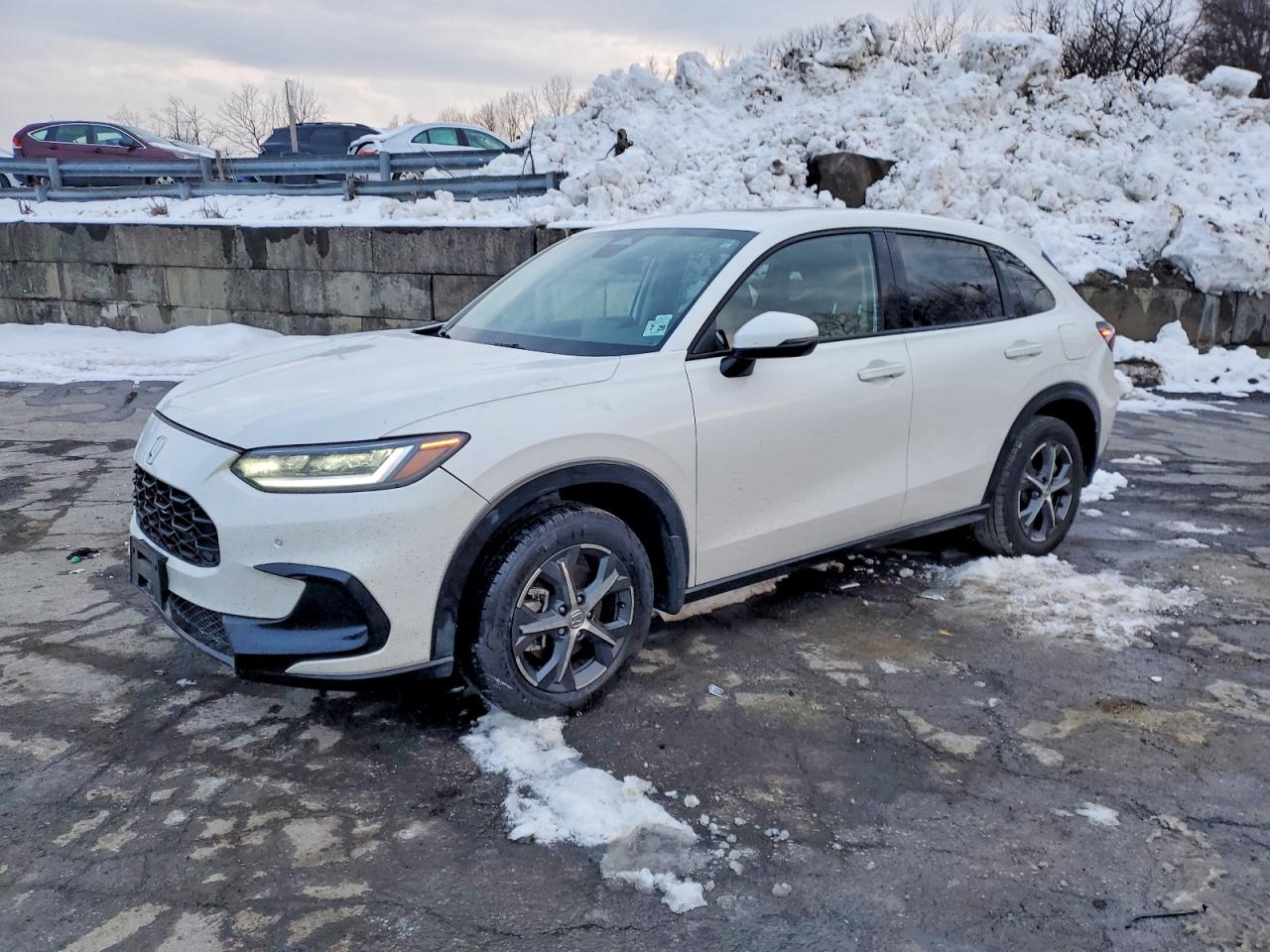Salvage Honda HR-V Image