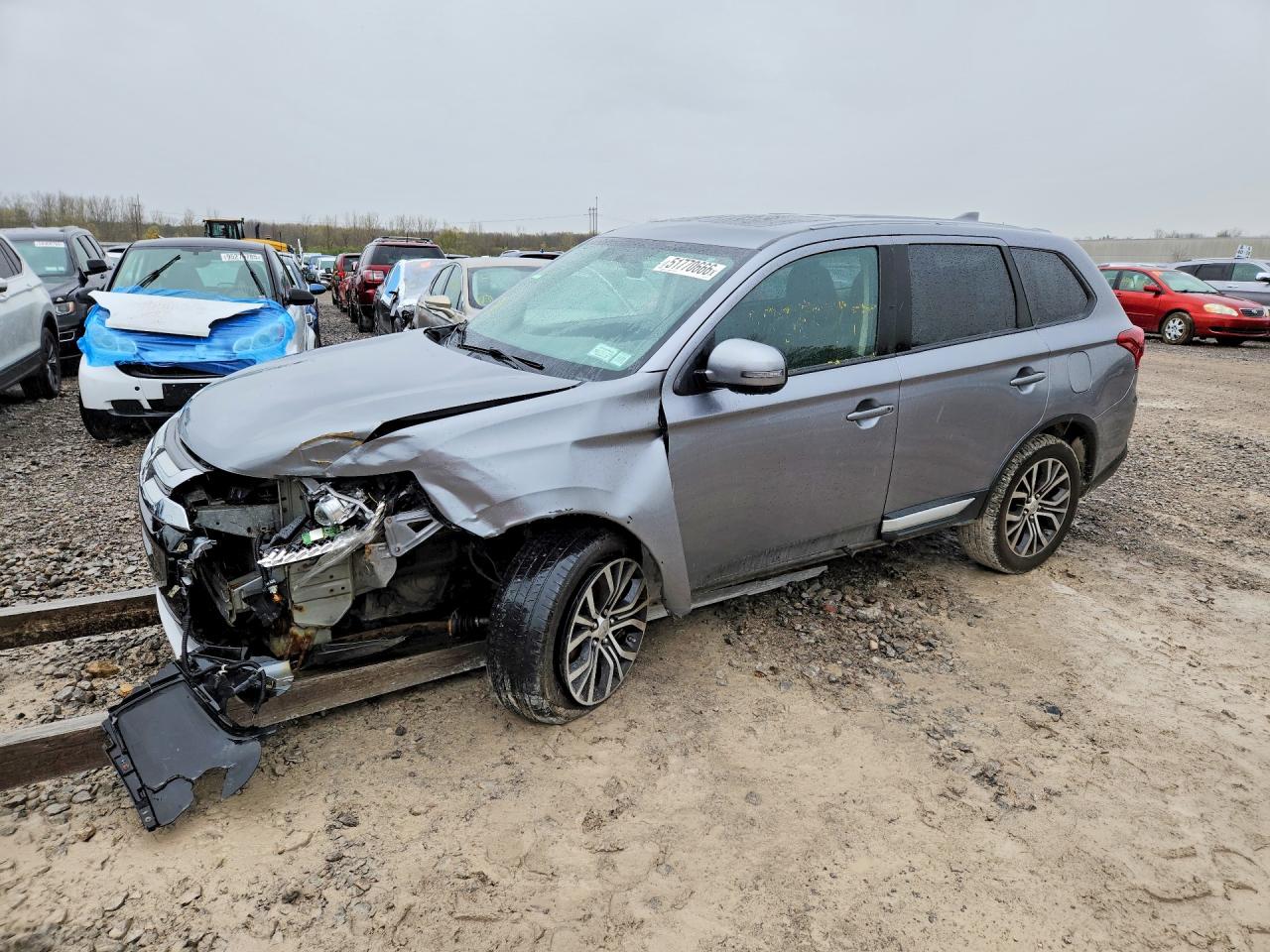 Salvage Mitsubishi Outlander Image
