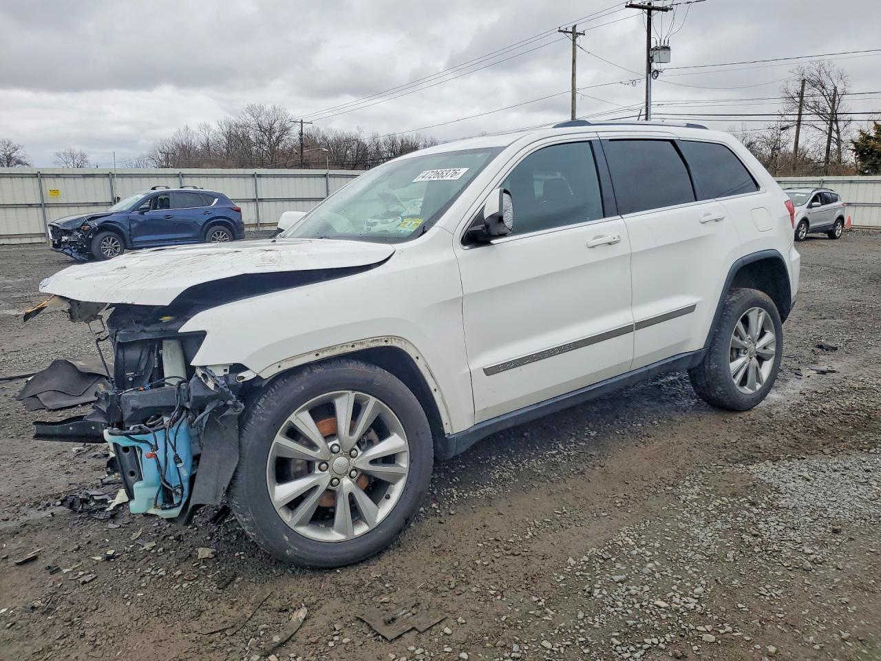 Salvage Jeep Cherokee Image