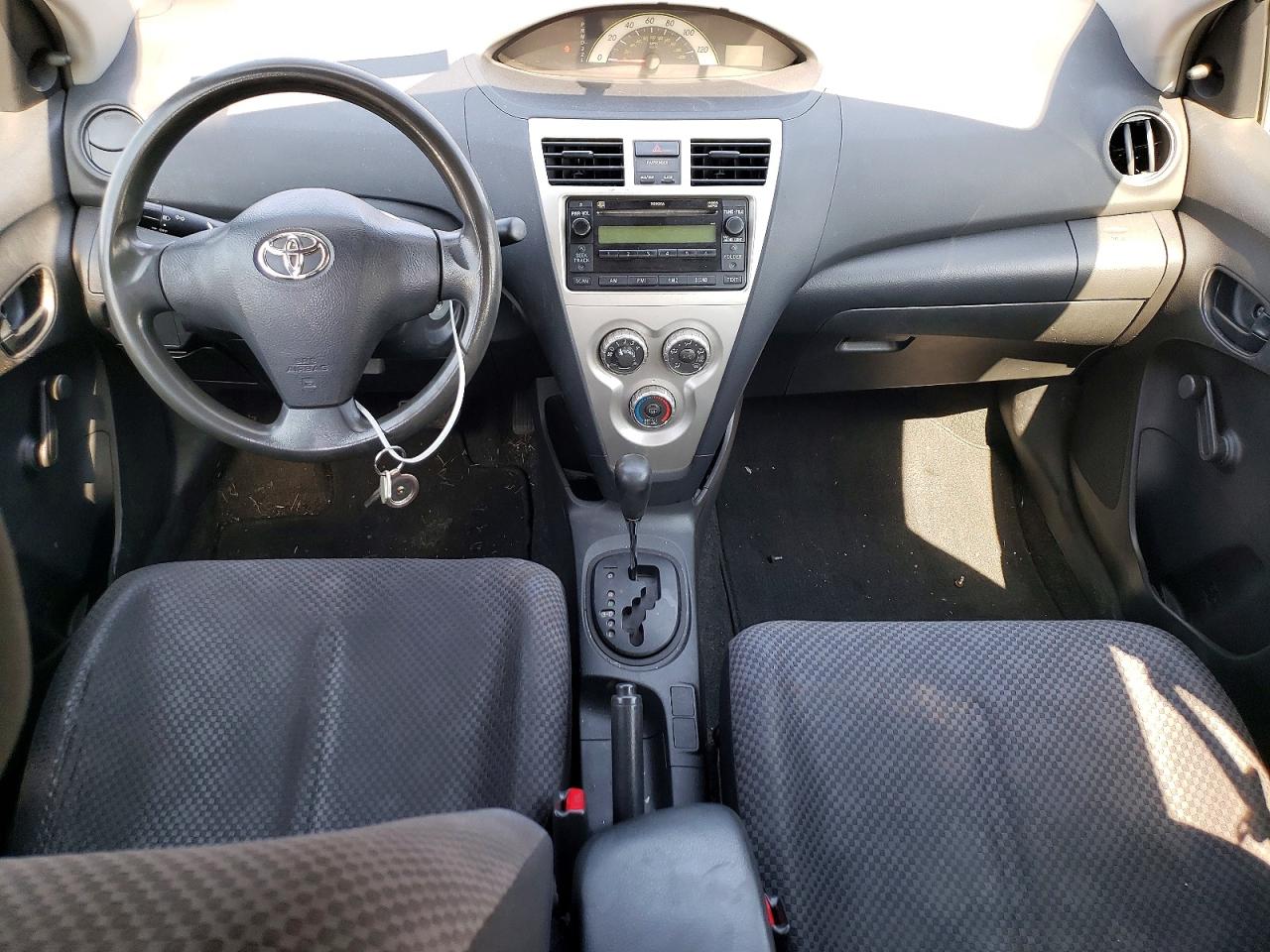 Toyota Yaris Base