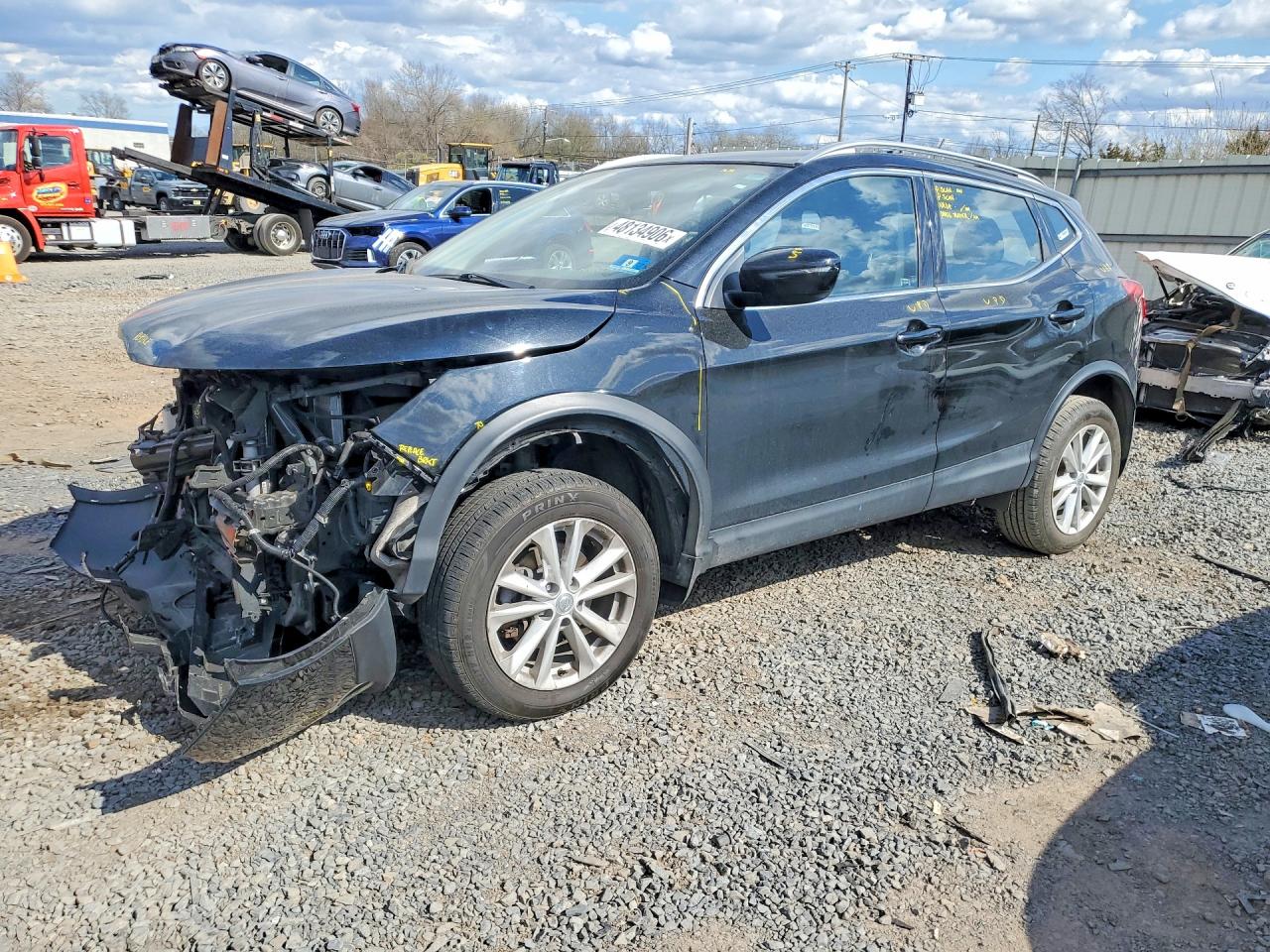 Salvage Nissan Rogue Image