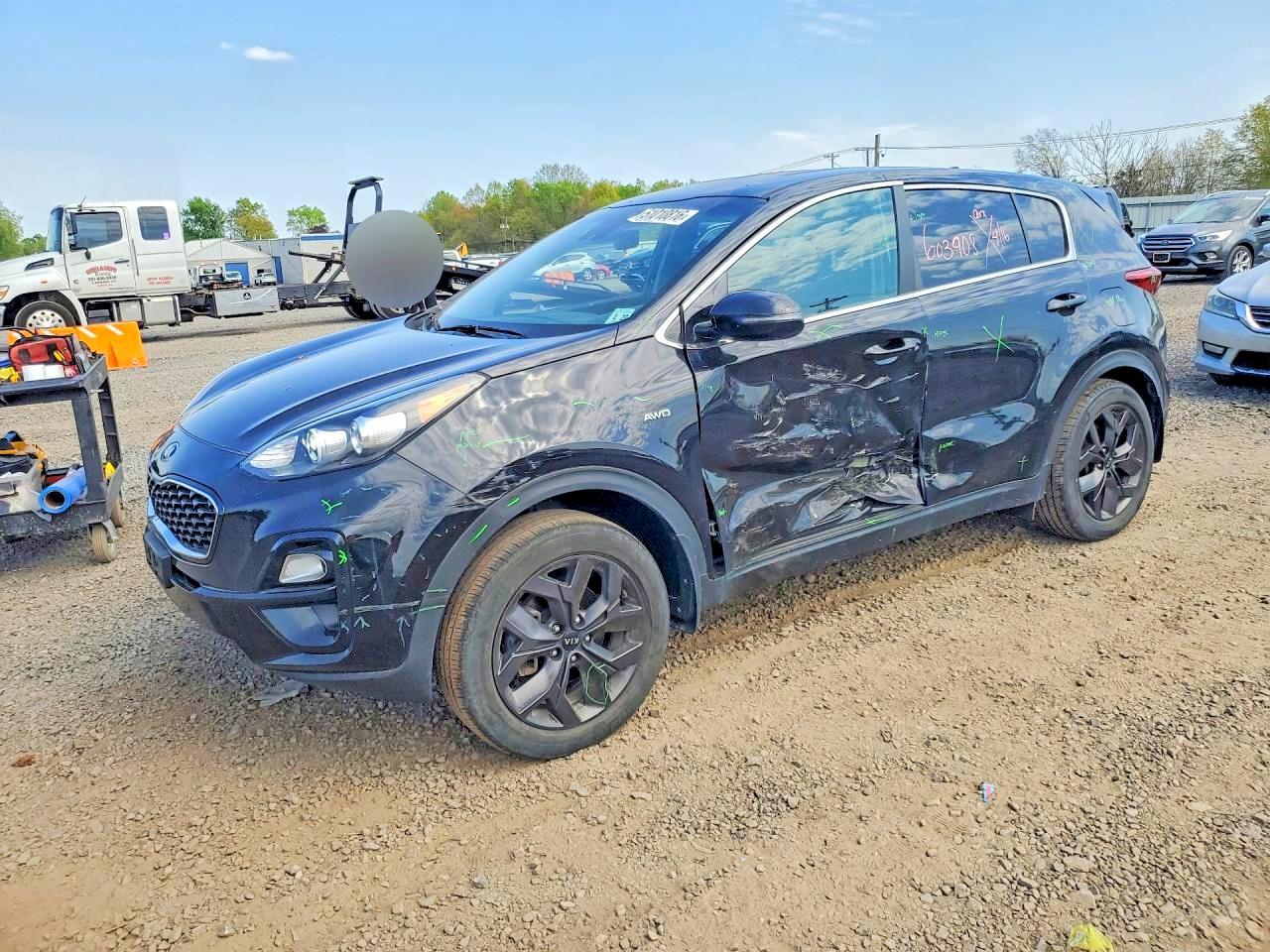 Salvage Kia Sportage Image