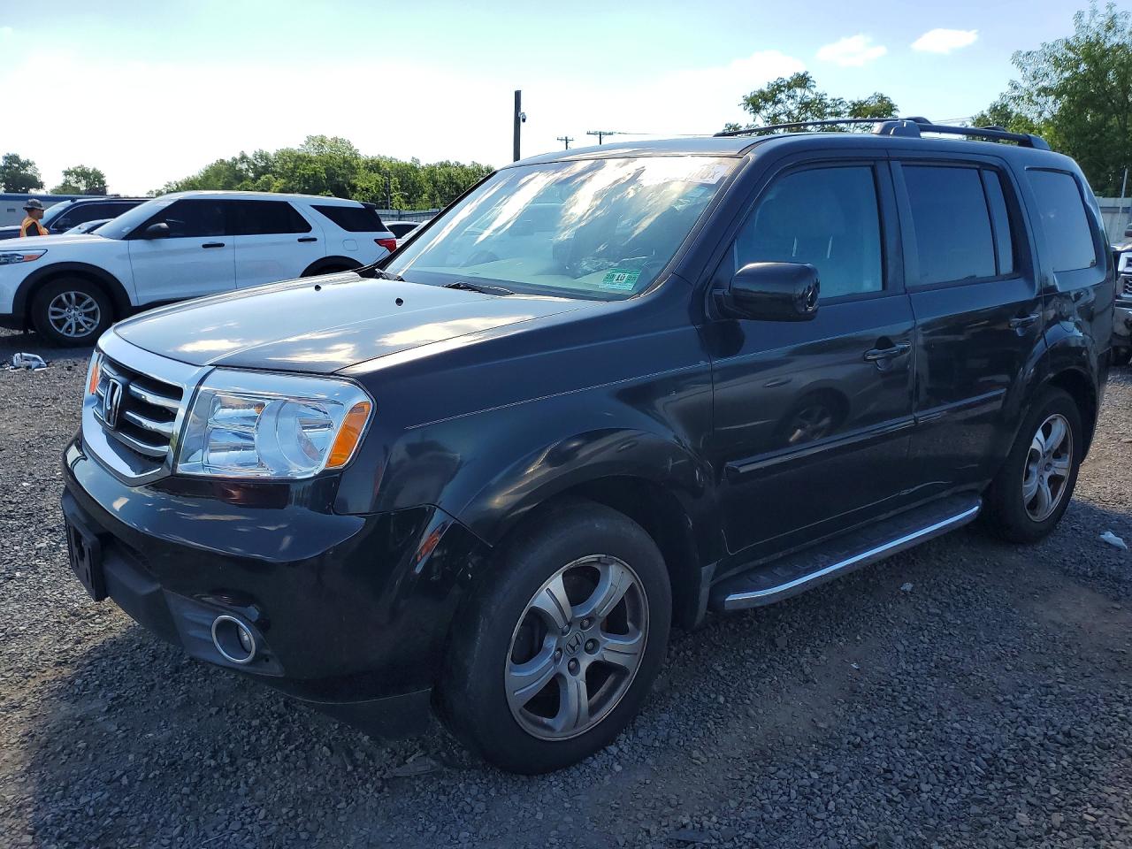 Salvage Honda Pilot Image