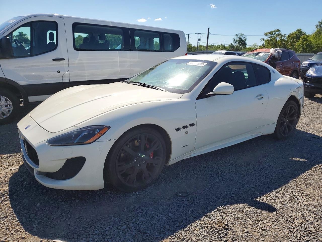 Salvage Maserati GranTurismo Image