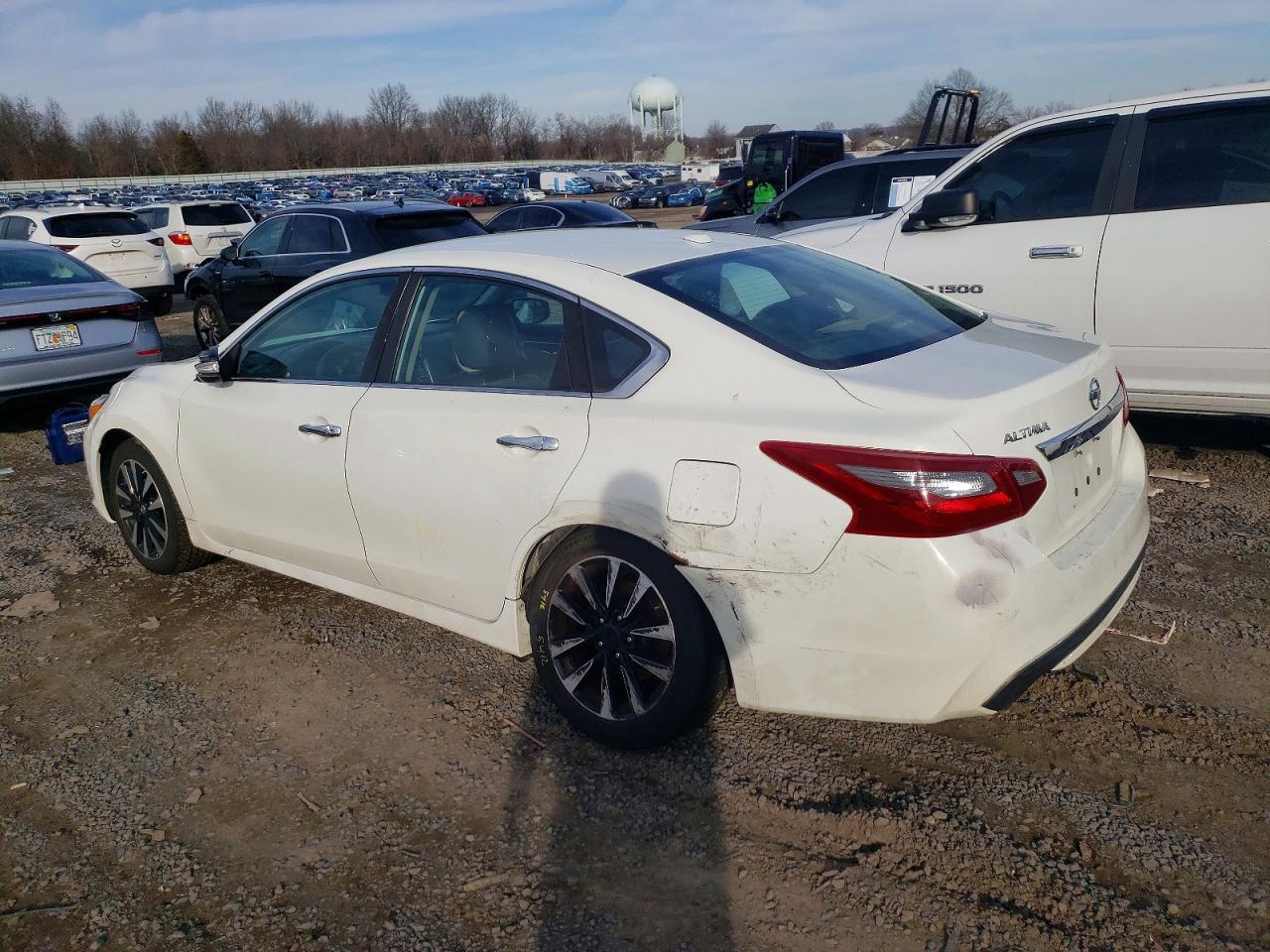 Salvage Nissan Altima Image