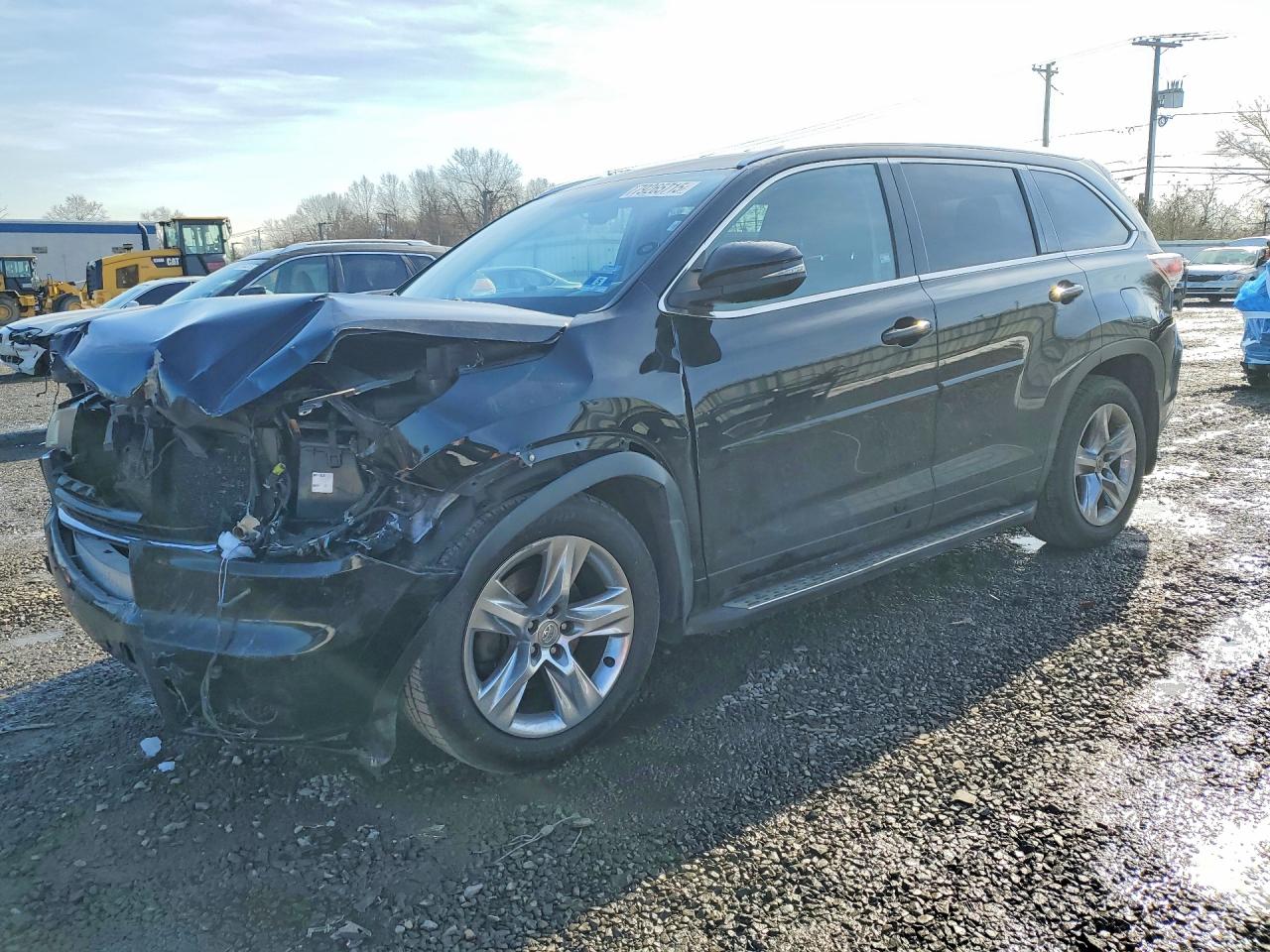 Salvage Toyota Highlander Image