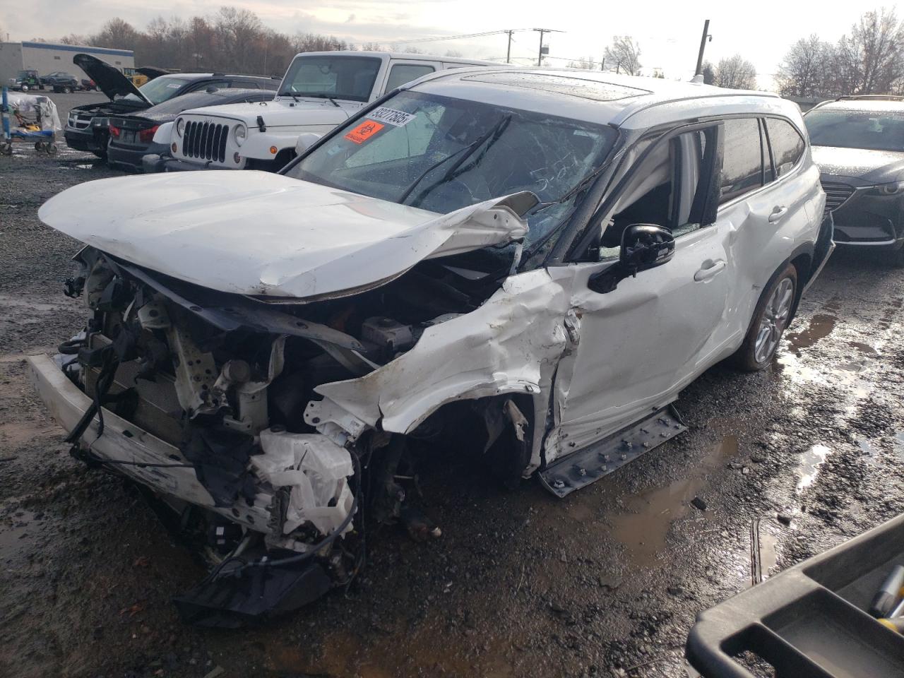 Salvage Toyota Highlander Image