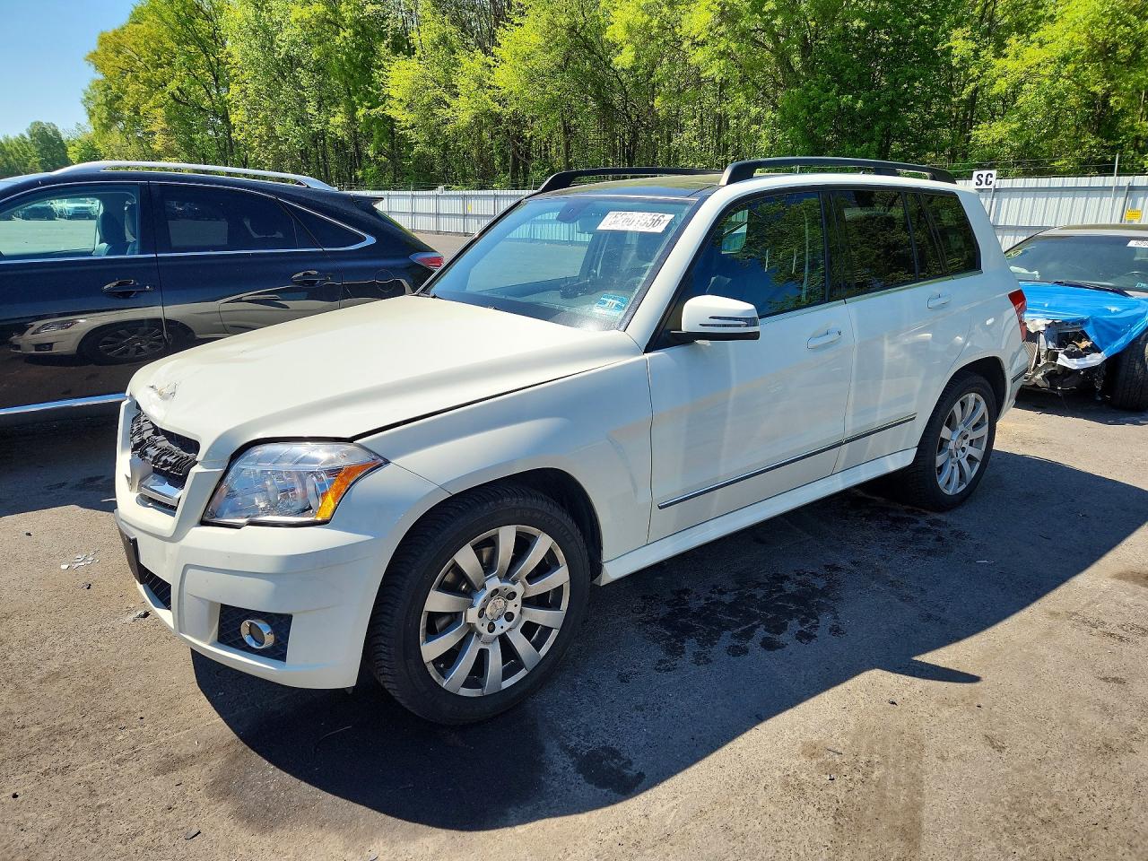 Salvage Mercedes-Benz GLK Image