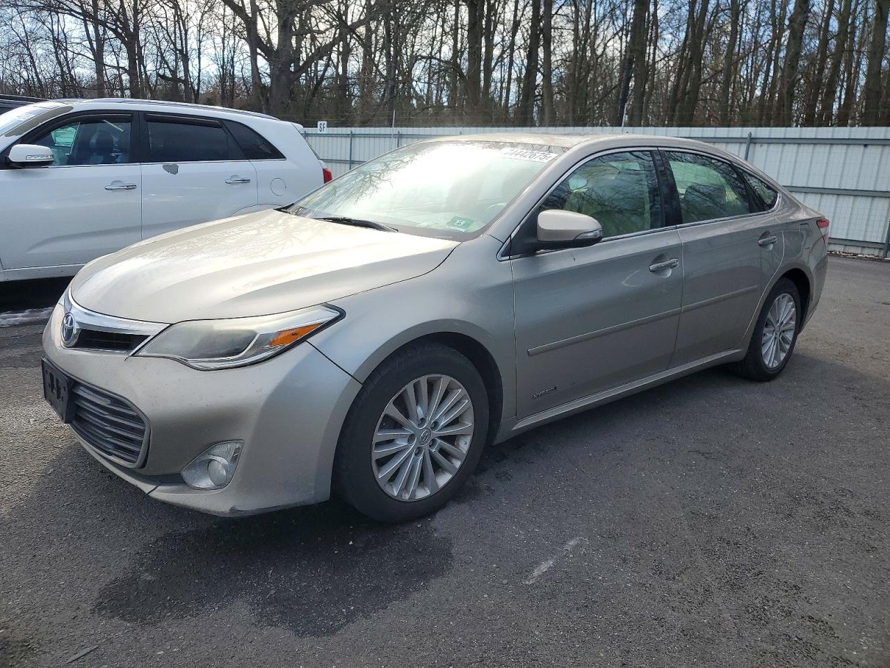 Salvage Toyota Avalon Image