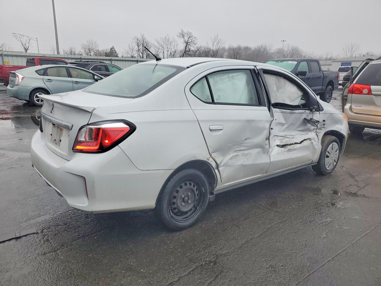 Mitsubishi Mirage G4 Es