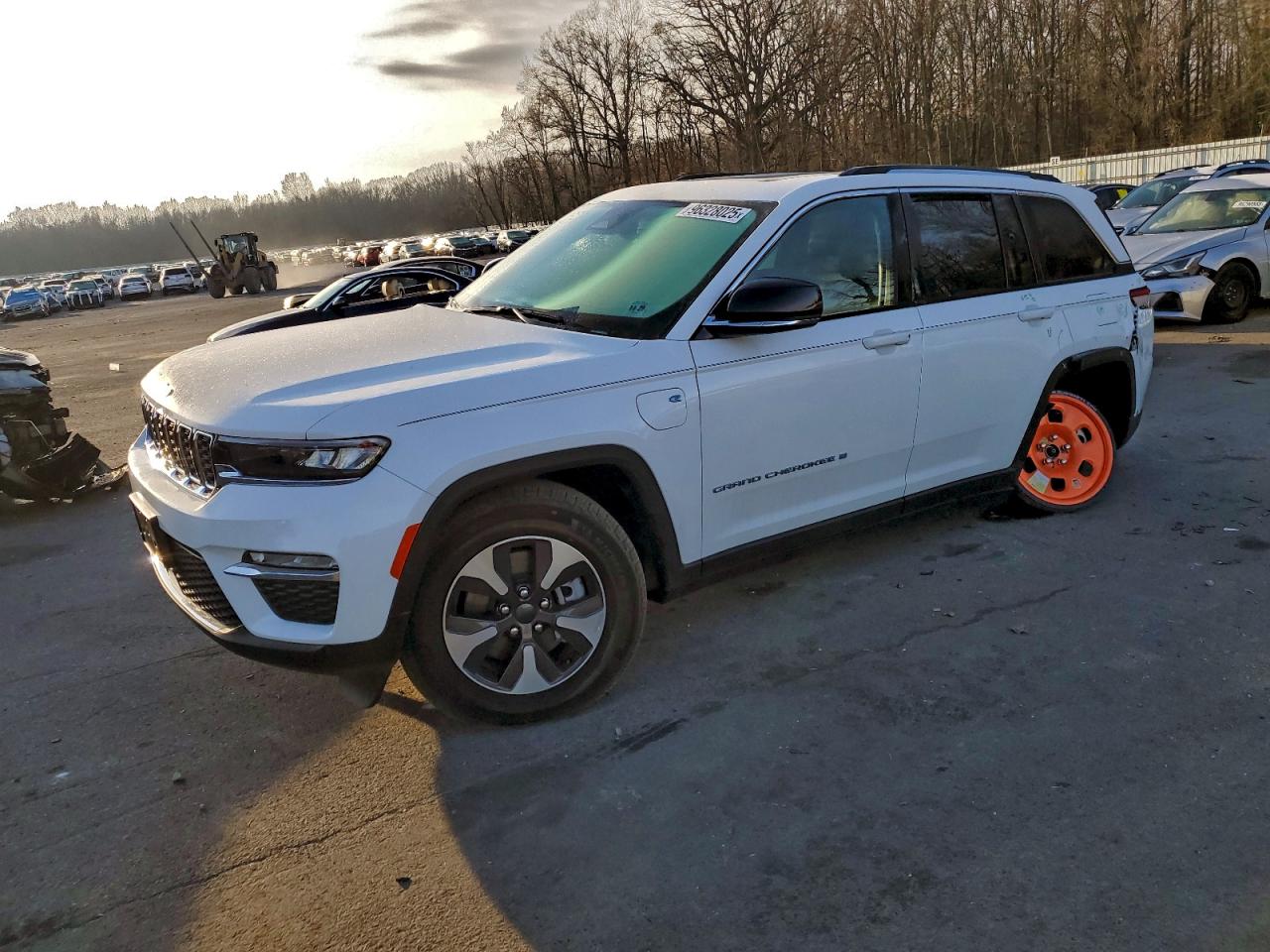 Salvage Jeep Grand Cherokee Image