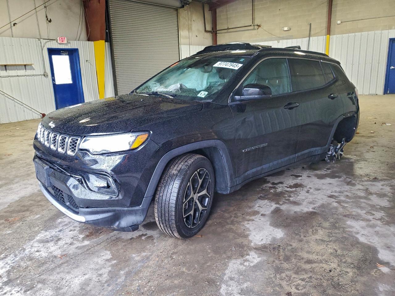 Salvage Jeep Compass Image