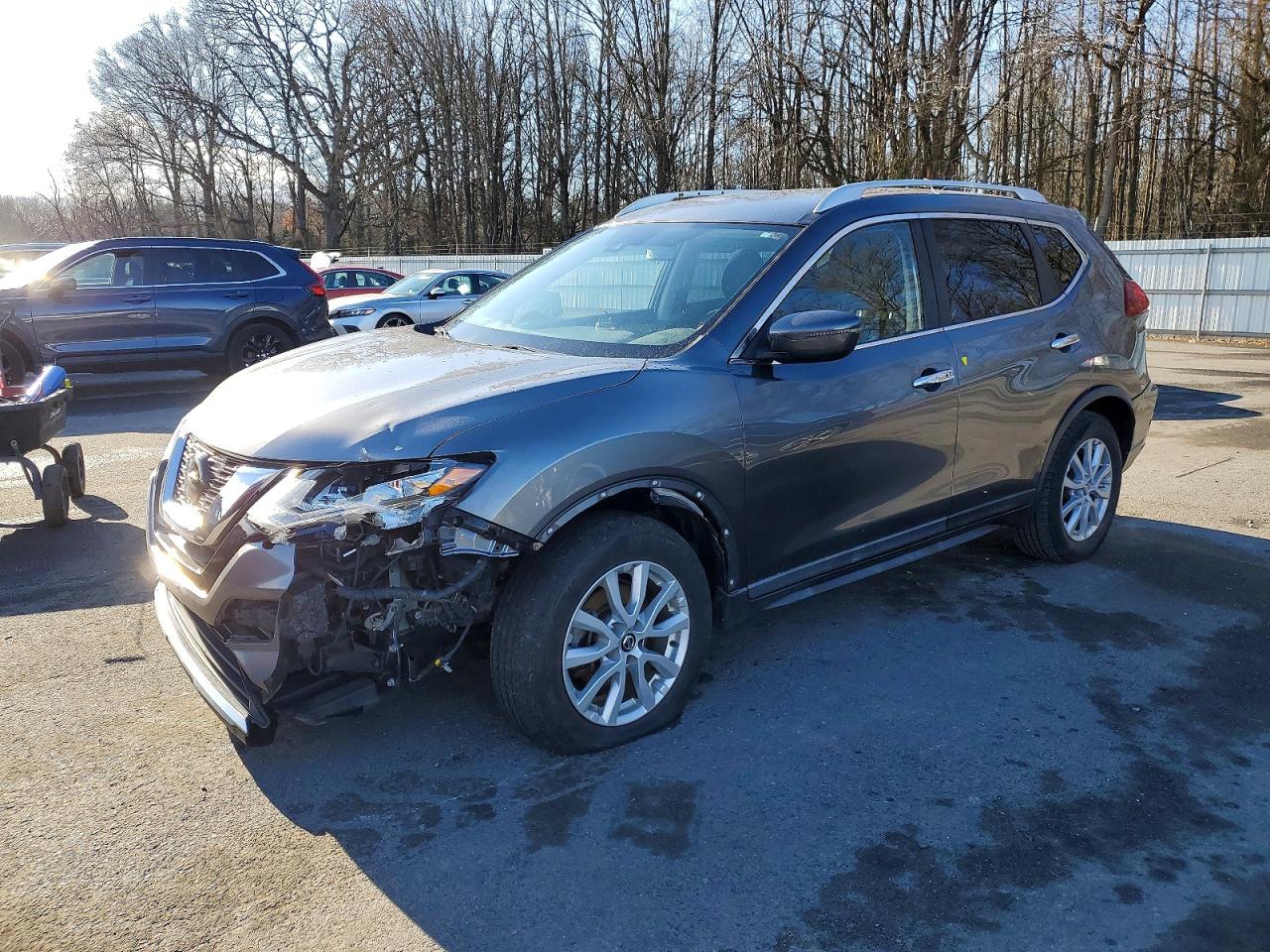 Salvage Nissan Rogue Image