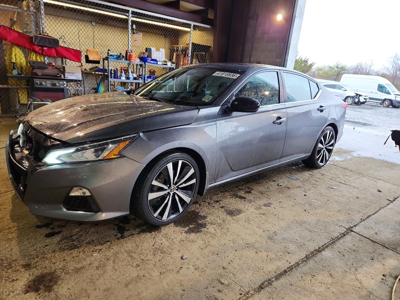 Salvage Nissan Altima Image