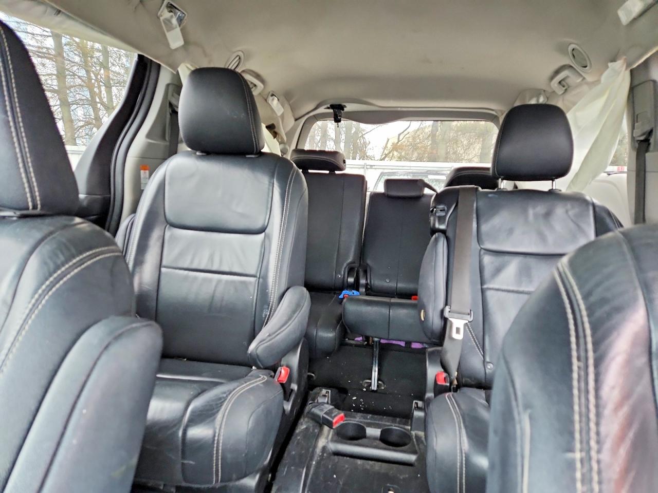 Toyota Sienna Se Premium 8-passenger