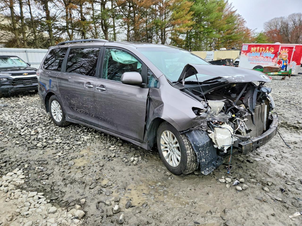 Toyota Sienna Se Premium 8-passenger
