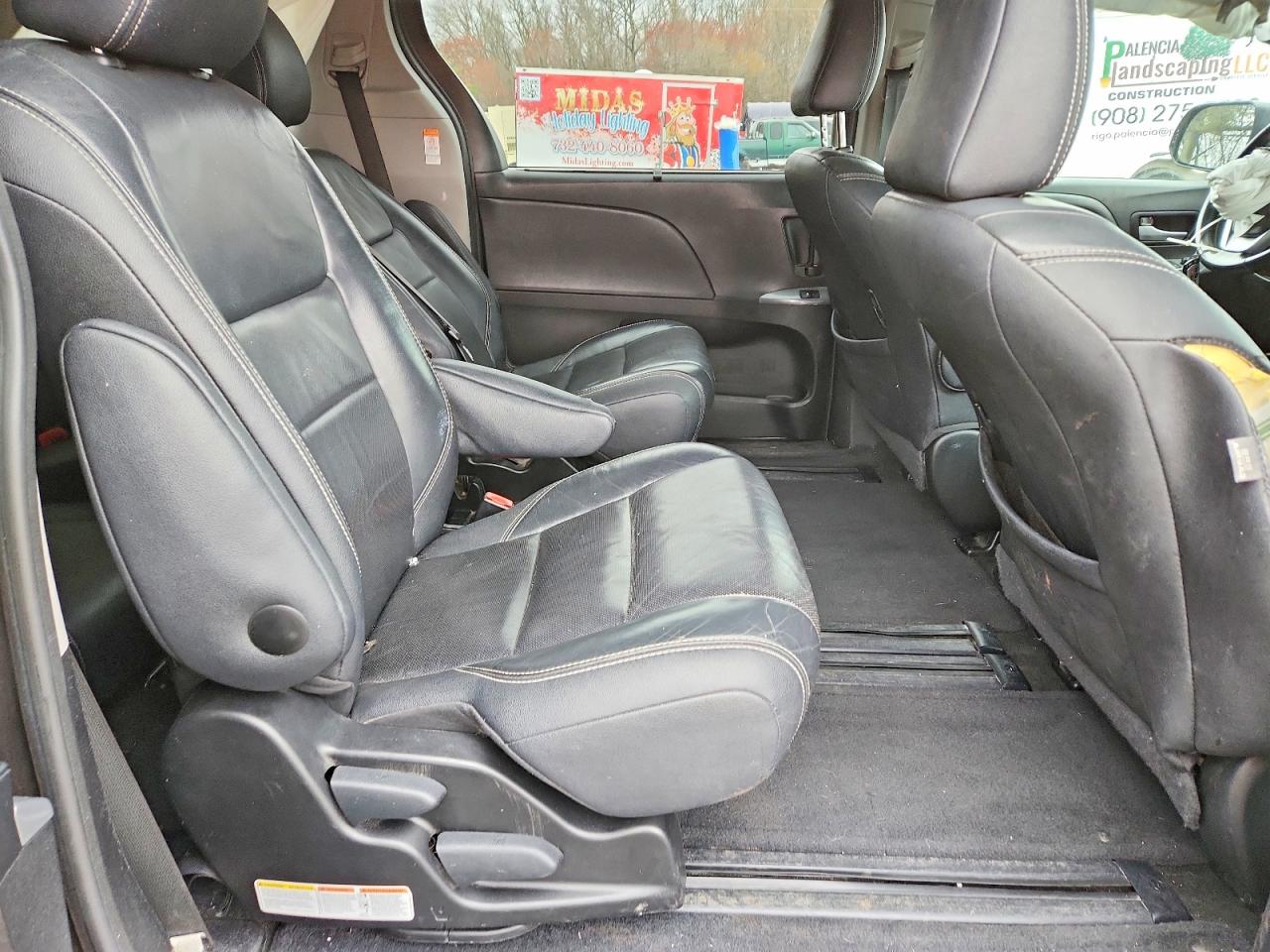 Toyota Sienna Se Premium 8-passenger