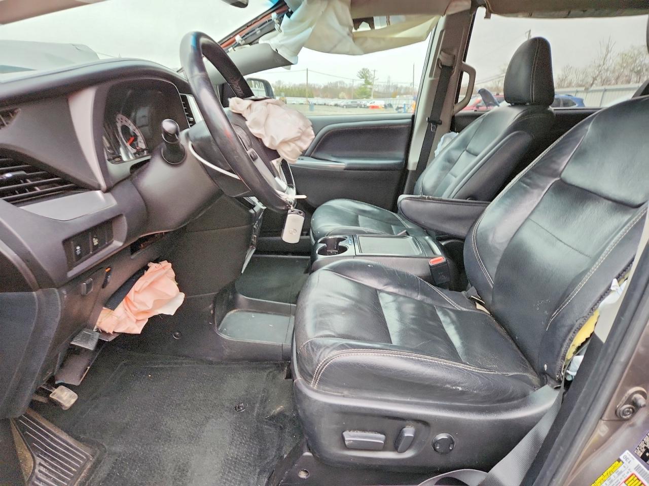 Toyota Sienna Se Premium 8-passenger