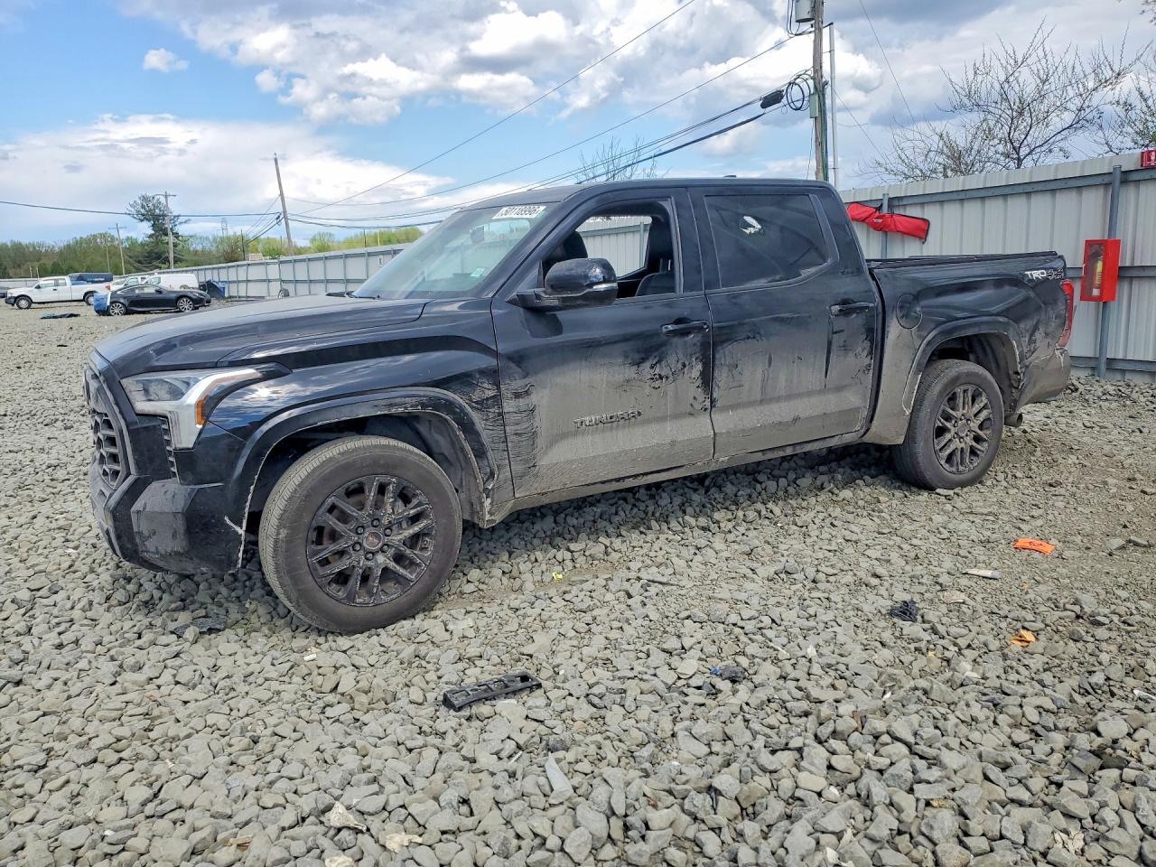 Salvage Toyota Tundra Image