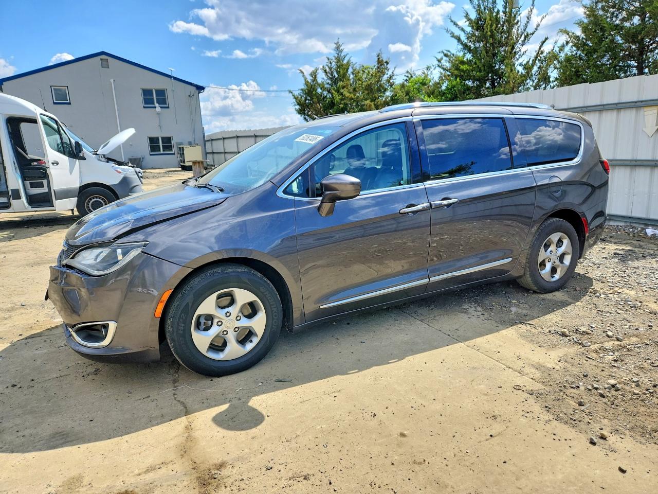 Salvage Chrysler Pacifica Image