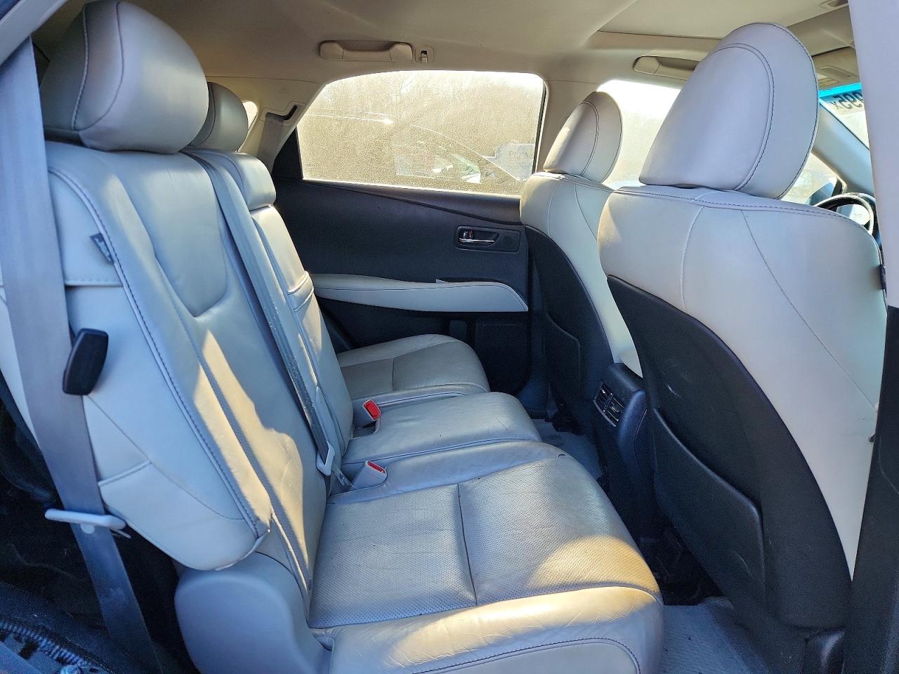 Lexus RX Base