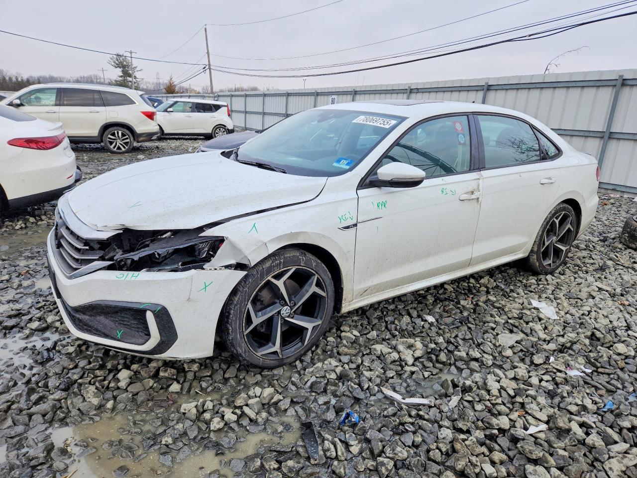 Salvage Volkswagen Passat Image