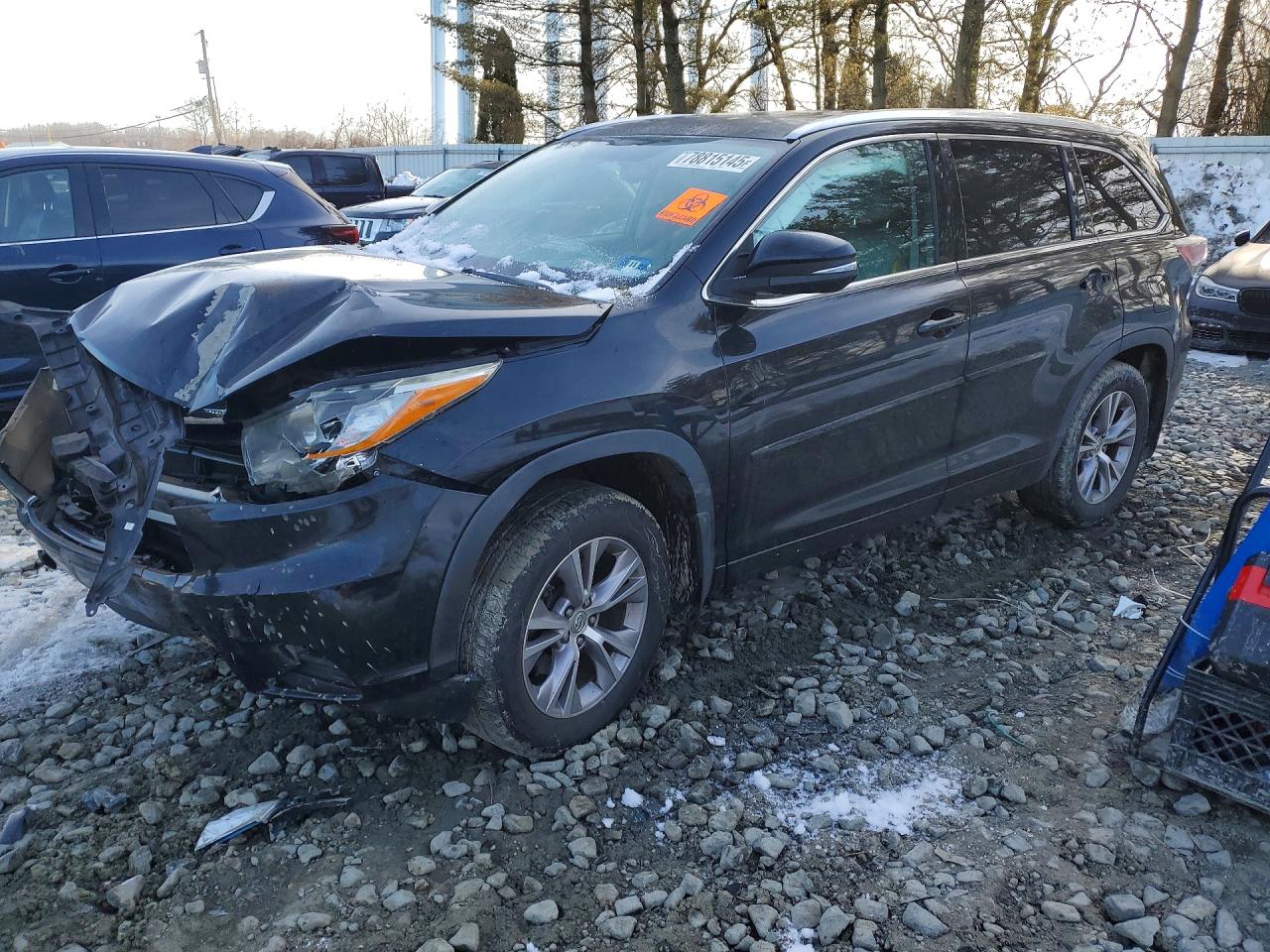 Salvage Toyota Highlander Image