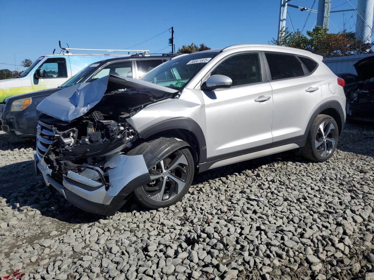 Salvage Hyundai TUCSON Image