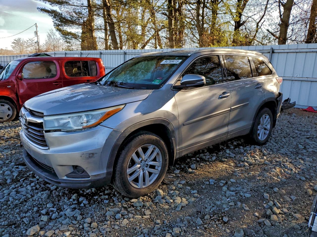 Salvage Toyota Highlander Image
