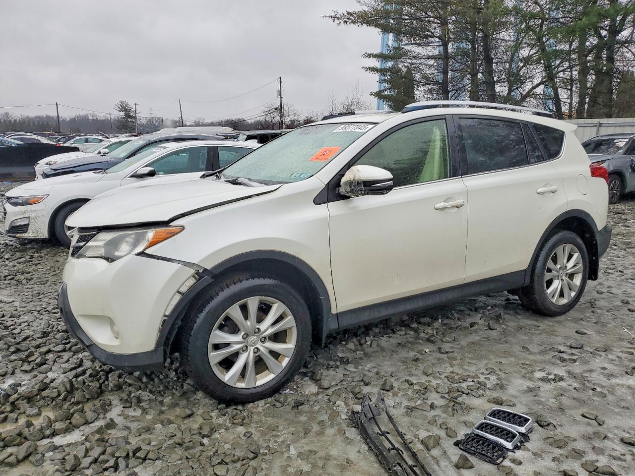 Salvage Toyota RAV4 Image